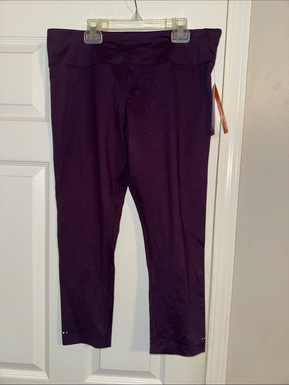 Cropped High-Waist Leggings in Deep Plum